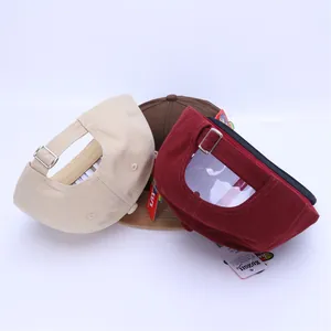 Rückansicht von Kinder-Baseballkappen mit verstellbaren Metallschnallen und Baumwollstoff