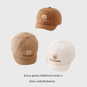 Casquettes de baseball pour bébé en marron, kaki et crème avec broderie d'ours mignonne