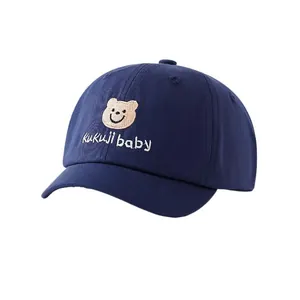 Casquette de baseball bébé bleu foncé en coton avec broderie ours et bord court soleil