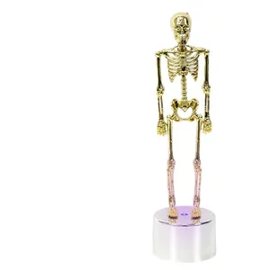 Goldenes Halloween Skelett mit LED-Leuchtsockel für gruselige Tischdekoration zur Party