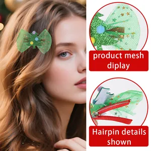 Pince à cheveux sapin de Noël avec nœud en tulle vert et boules décoratives colorées