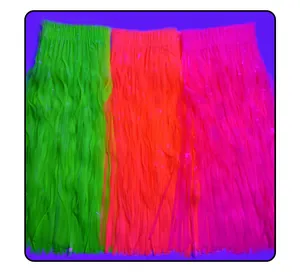 Dettaglio di gonne hula neon vivaci con elastico in vita per decorazioni per feste festose