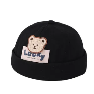 Gorro docker de algodón negro para niños con bordado de oso para niños de 2 a 6 años