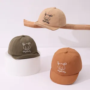 Détail des casquettes de baseball en coton pour bébé avec broderie d'animaux en trois coloris