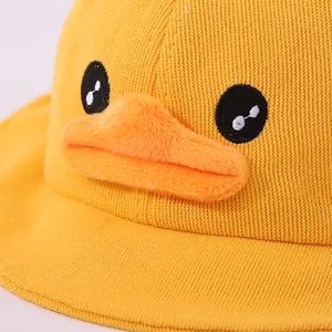 Chapeau bob en tricot jaune pour bébés avec visage de canard 3D et bec en peluche douce