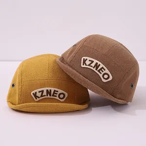 Bonnets docker en velours côtelé rétro jaune et marron avec broderie KZNEO et œillets