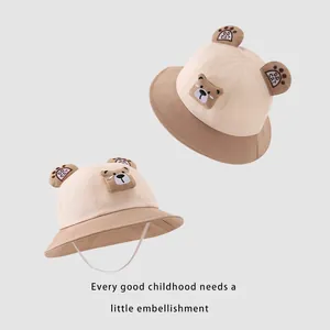 Chapeau cloche pour bébé avec oreilles d'ours et cordon coupe-vent en beige et marron