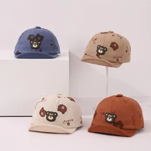 Casquettes bébé en velours côtelé multicolores avec écussons ours et bords souples