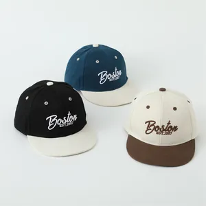 Trois casquettes de baseball vintage bicolores avec broderie Boston EST.1987