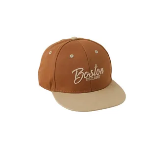 Casquette de baseball bicolore marron et beige avec broderie Boston EST.1987
