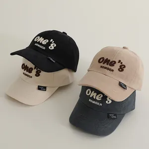 Berretto da Baseball per Bambini con Ricamo a Lettere Regolabile in Finta Pelle Scamosciata e Cotone Cappello da Sole per Ragazzi Ragazze Streetwear Accessori Casual per Esterni
