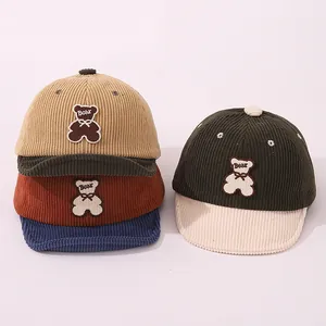 Casquette de baseball en velours côtelé pour bébé avec broderie d'ours mignonne