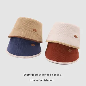 Cappello da pescatore in velluto a coste per bambini con bordo a contrasto colorato
