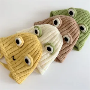 Süße Frosch-Strickmützen für Kinder mit großen Augen in vier verschiedenen Farben