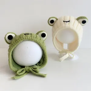 Süße Cartoon Frosch Strickmütze für Kinder mit Ohrenklappen und großen 3D Deko-Augen