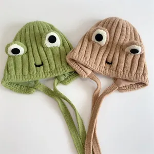 Niedliche Strickmützen für Kinder im Frosch-Design mit großen Augen und Ohrenklappen