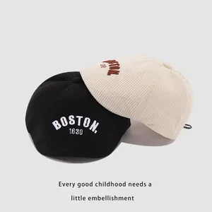 Gorras infantiles de pana en negro y crema con bordado de Boston 1630 estilo retro
