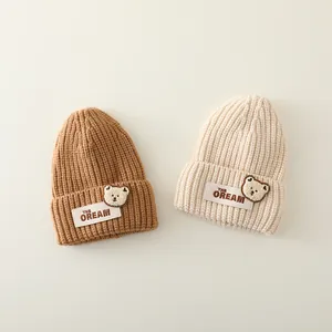 Gorro de punto para bebé con diseño de oso en colores marrón y beige cálido