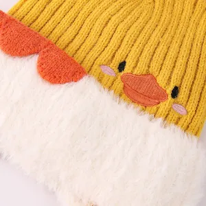 Winter Kinder Strickmütze Gelb mit Enten-Stickerei und warmem weißem Kunstfellfutter