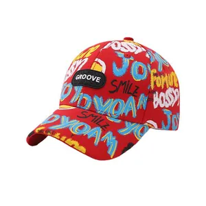 Casquette de baseball rouge pour enfants avec imprimés graffiti et lettres brodées