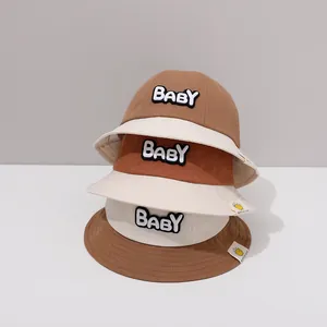 Baby Sonnenhut aus Baumwolle mit BABY-Stickerei in Khaki, Orange und Beige