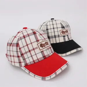 Casquettes de baseball à carreaux pour enfants avec patch Quik en rouge et noir