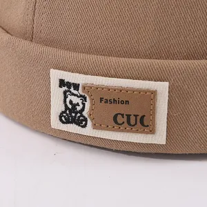 Bonnet docker rétro kaki pour enfants avec écusson ours et logo fashion brodé