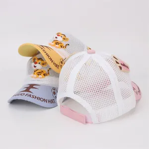 Casquettes filet respirantes pour bébés avec motifs tigre en jaune, bleu et rose