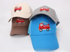 Détails des casquettes filet pour enfants avec broderie camion de pompiers en 4 couleurs