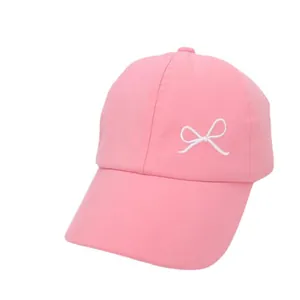 Casquette de baseball rose en coton avec broderie nœud blanc et visière courbée