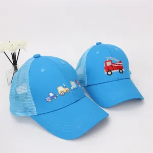 Casquette de baseball en maille bleu ciel pour enfants avec broderie de voitures