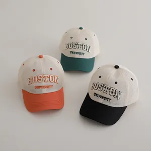 Lot de casquettes trucker en mesh avec broderie Boston University en orange, vert et noir