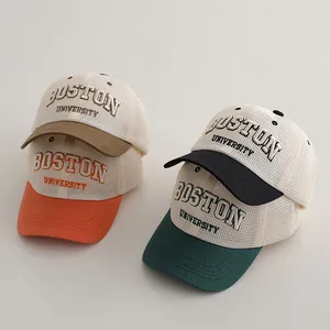 Casquette Trucker en Maille pour Enfants Boston University Broderie Lettres 3D Casquette de Baseball Respirante Chapeau de Soleil Extérieur Garçons Filles