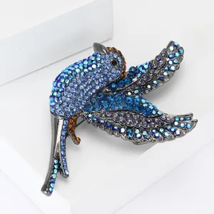 Broche colibri vibrante avec cristaux bleus et violets sur base en alliage gris