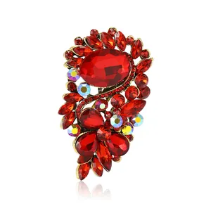 Luxuriöse Brosche mit roten Strasssteinen auf Goldgestell für Damen, edler Modeschmuck