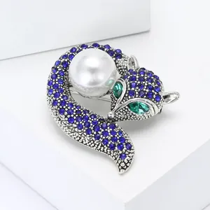 Eleganter Fuchsbrosche mit blauen Kristallen und großer Perle für Anzüge und Mäntel