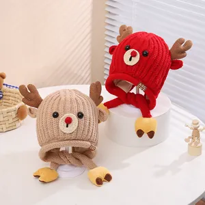 Bonnet d'hiver en tricot pour enfants avec bois de renne et cache-oreilles rouge et camel