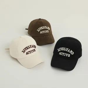 Casquettes de baseball en coton pour enfants avec broderie en marron crème et noir