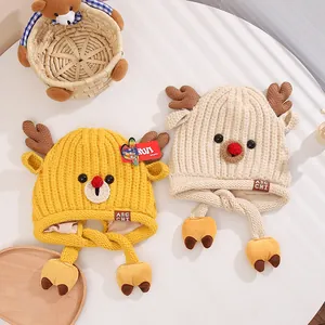 Détails de bonnets en tricot renne avec cache-oreilles et texture douce pour enfants