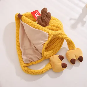 Bonnet en tricot jaune pour enfant avec bois de cerf et cache-oreilles en peluche