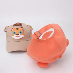 Dettagli del cappellino bimbo tigre con orecchie 3D e cinturino con fibbia in metallo regolabile