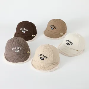 Cappellini da baseball trapuntati per bambini con fodera in pile e ricamo BOSTON