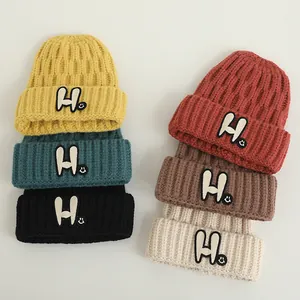 Kids Knitted Beanie Hat Soft Warm Winter Cap With Letter H Smiley Face Patch For Boys Girls Daily Outdoor Wear