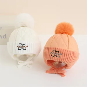 Berretti invernali in maglia per neonati con pompon e ricamo M, crema e arancio