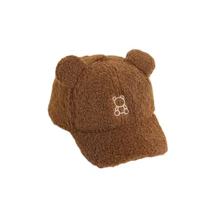 Cappellino da baseball in pile marrone per neonati con orecchie 3D e ricamo di orso