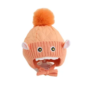 Bonnet d'hiver pour bébé avec pompon et yeux de monstre mignons en rose orangé