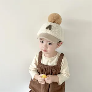 Casquette d'hiver pour bébé avec pompon en peluche et broderie lettre A élégante