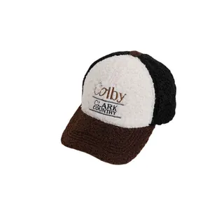 Winter-Baseballkappe aus Fleece mit Colby-Stickerei in Schwarz, Weiß und Braun