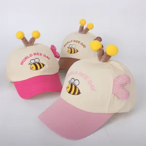 Gorra béisbol infantil de dibujo animado con antenas 3D y alas para sol