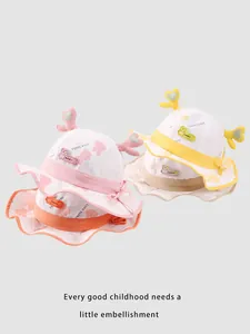 Dettaglio di cappelli da sole per neonati in cotone traspirante con orecchie di coniglio